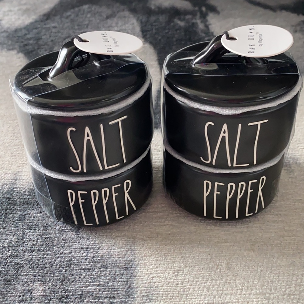 NWT Rae Dunn Black Salt/Pepper Stacking Canister
